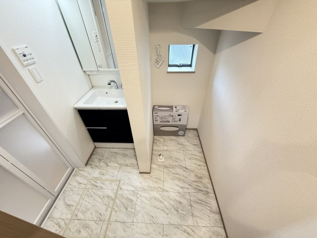 堺市美原区黒山　新築一戸建ての独立洗面台