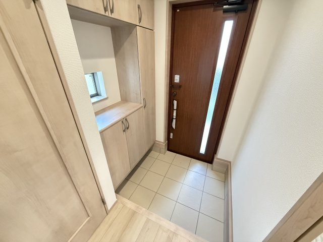 堺市美原区黒山　新築一戸建ての玄関