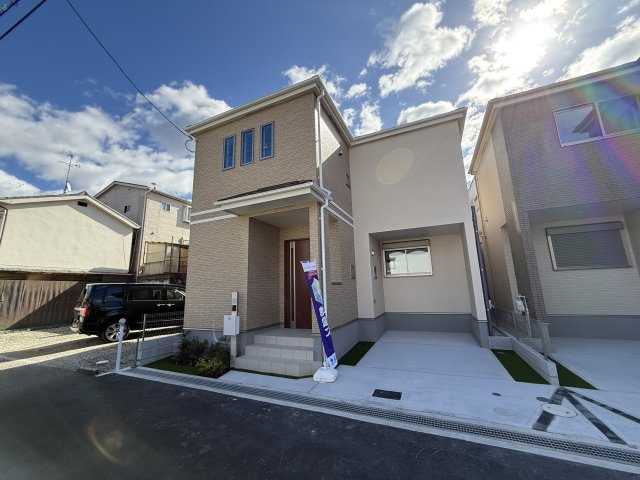 堺市美原区黒山　新築一戸建ての前面道路含む現地写真