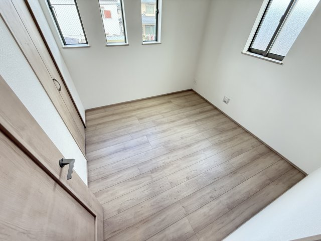 堺市美原区黒山　新築一戸建ての洋室