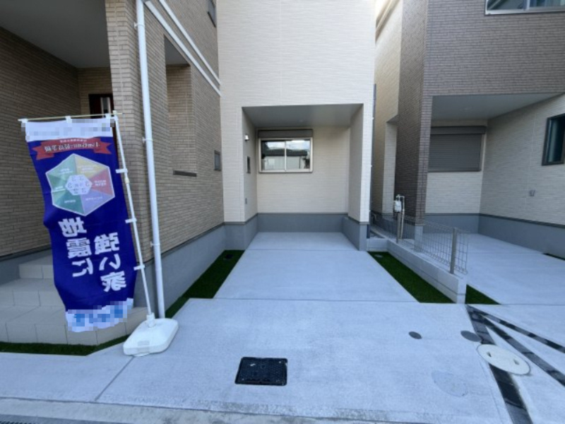 堺市美原区黒山　新築一戸建ての駐車場