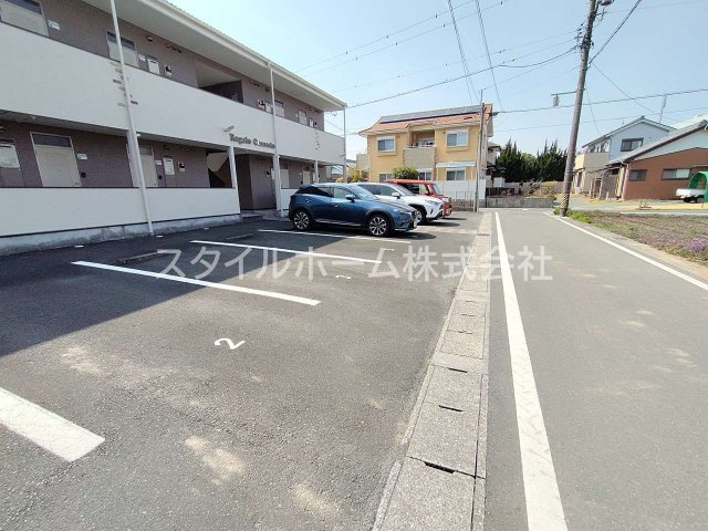 レガーロコモドの駐車場