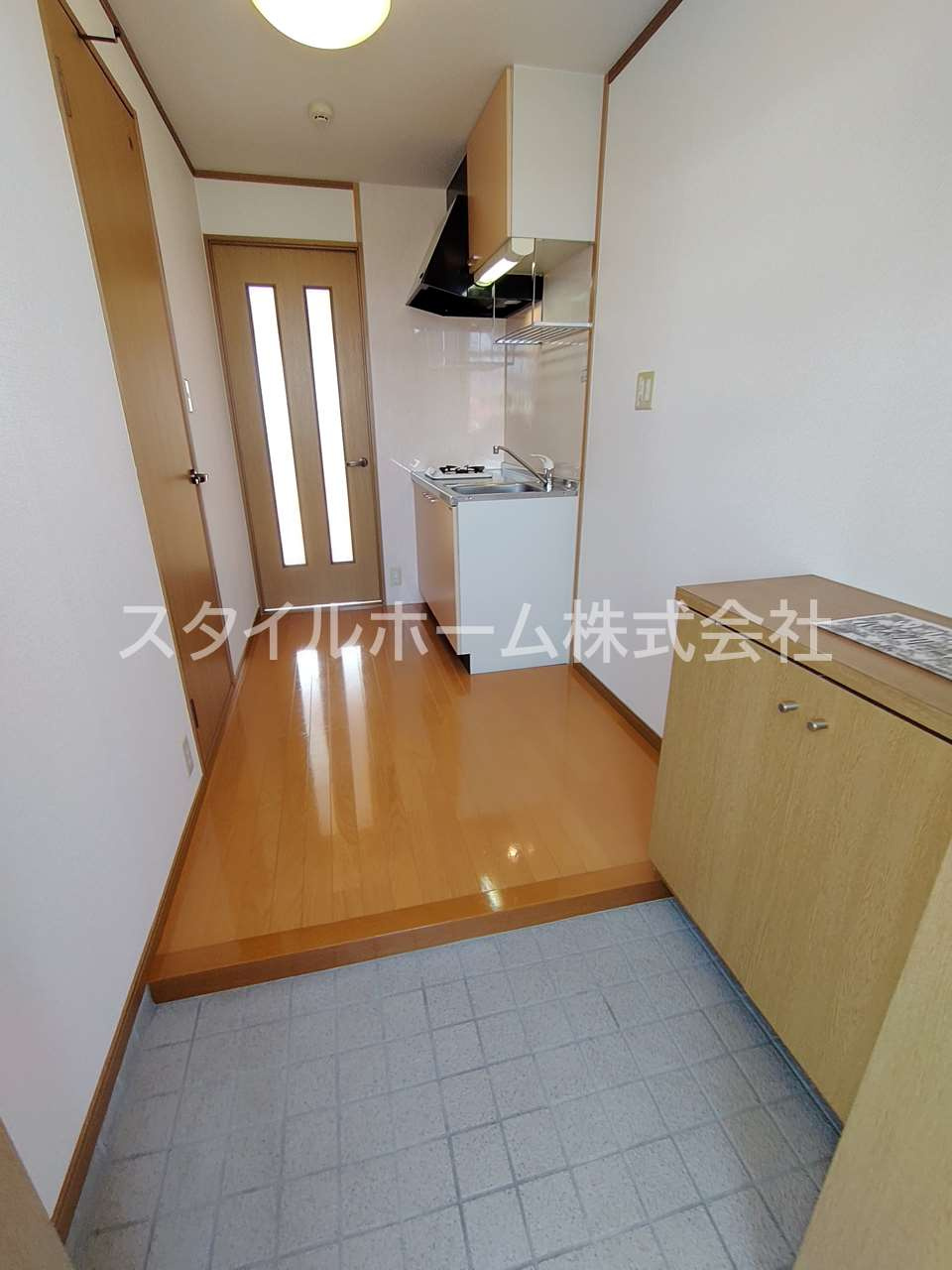 レガーロコモドの玄関|別部屋写真です。