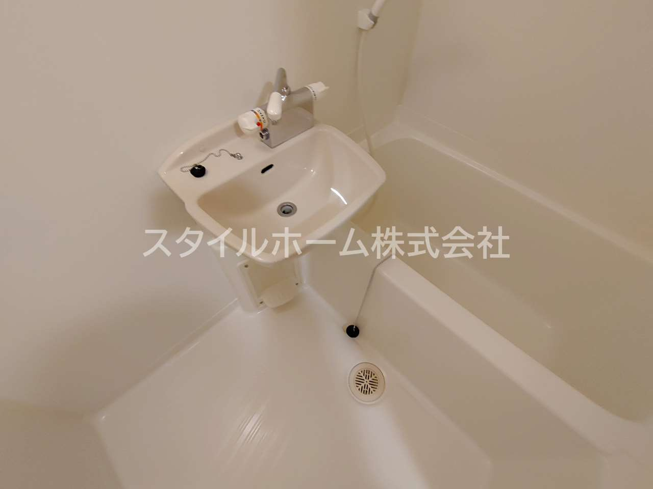 レガーロコモドの浴室|別部屋写真です。