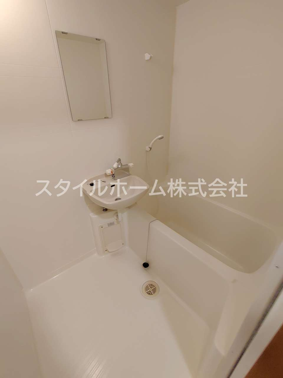 レガーロコモドの浴室|別部屋写真です。