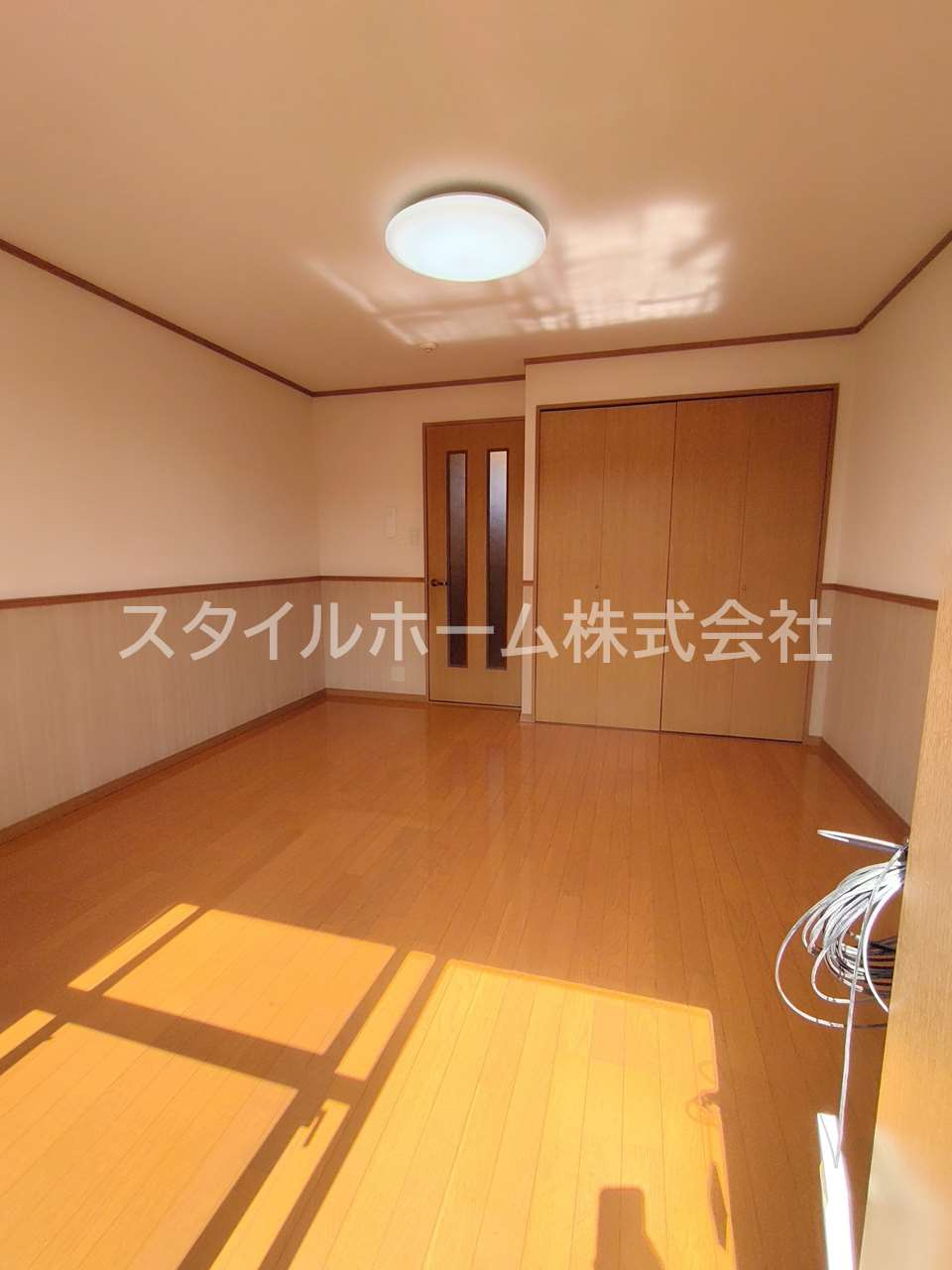 レガーロコモドの居間・リビング|別部屋写真です。