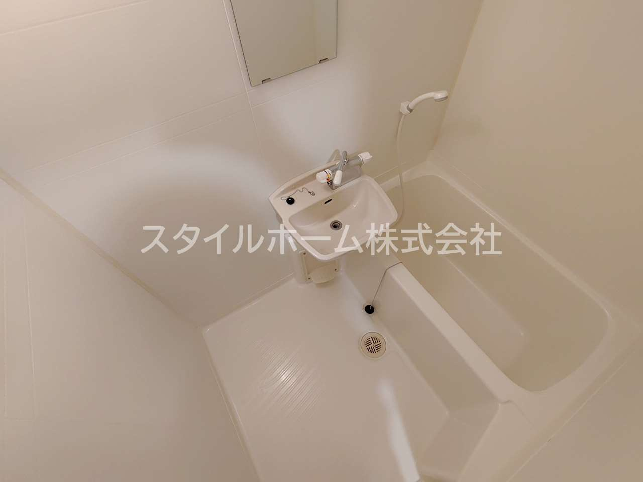 レガーロコモドの浴室|別部屋写真です。