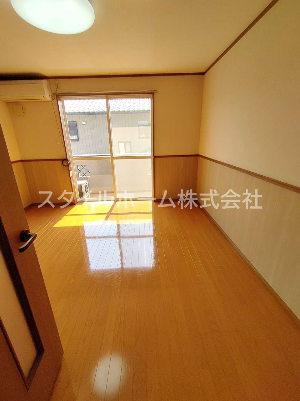 レガーロコモドの居間・リビング|別部屋写真です。