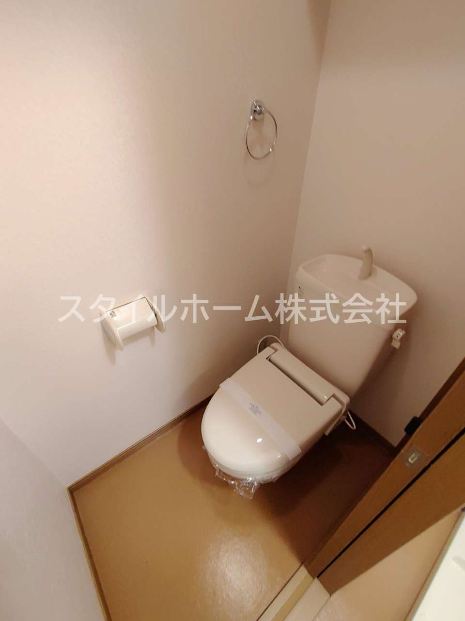 レガーロコモドのトイレ|別部屋写真です。