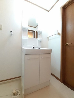 【洗面所】 | メゾネット紀世 | 広い洗面スペース