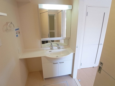 【洗面所】 | プランドールハイム | シャンプードレッサーの３面鏡の洗面台