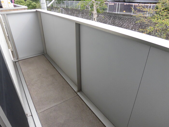 ワレア城前のバルコニー|開放的で明るい空間を演出してくれるバルコニーです