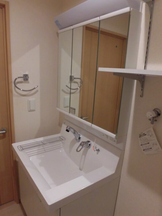 ワレア城前の洗面所|ゆったりとスペースのある洗面所