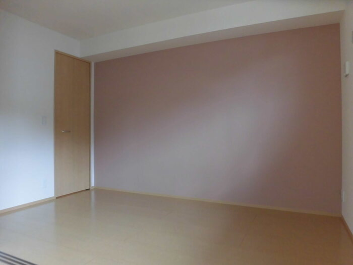 ワレア城前の洋室|広々とした洋室です