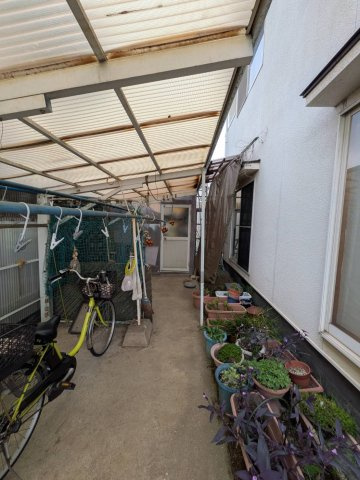 倉敷市玉島阿賀崎 中古住宅のその他|◆駐車スペース内の様子です。