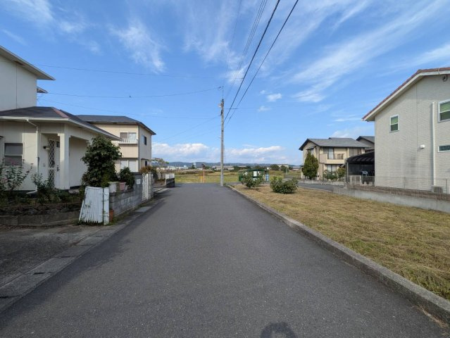 倉敷市玉島阿賀崎 中古住宅の前面道路含む現地写真|◆東側前面道路は幅員6ｍあり車の出し入れがし易いです。
