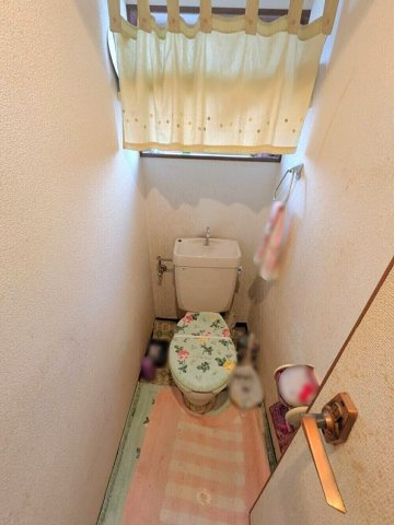 倉敷市玉島阿賀崎 中古住宅のトイレ|◆トイレの様子です。温水洗浄機能付きではございません。