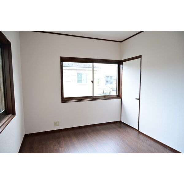 柱5丁目戸建ての洋室