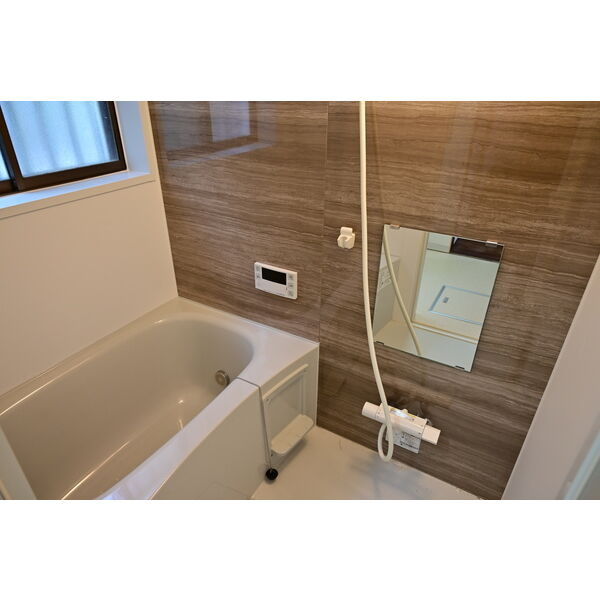 柱5丁目戸建ての浴室