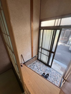 【玄関】 | 久宝寺高原貸家 | シンプルで使いやすい玄関です