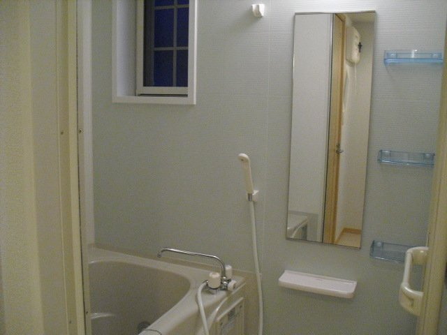 ベルグ若松の浴室