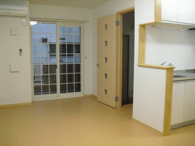 ベルグ若松の居間・リビング