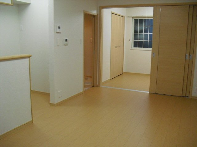 ベルグ若松の居間・リビング