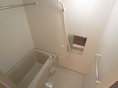 【浴室】 | ラスルプレイス | 浴室乾燥が付いたバスルームです