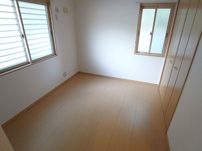 【洋室】 | ラスルプレイス | 洋室5.3帖のお部屋、広く感じます