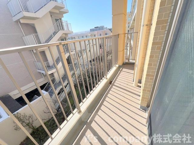 茅ヶ崎市汐見台　ヴェレーナ茅ヶ崎海岸の収納|玄関横には土間収納付き☆