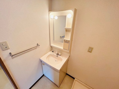 【洗面所】 | ロイヤルハイツ