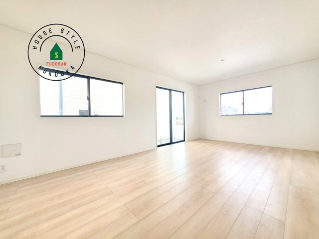 大野城市乙金3丁目第3-１棟（1号棟）の内観：施工例|キッチンからリビングをしっかり確認できます。家族の笑顔があふれる空間になりそうですね。※家具はCGを合成したものです。