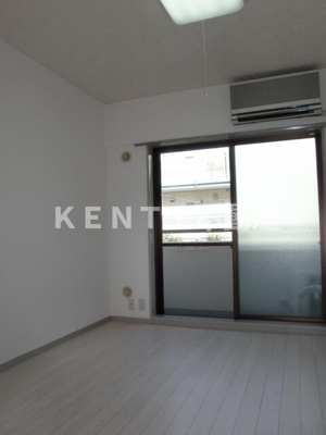 【居間・リビング】 | ルーブル池上 | こちらのリビングで趣味の時間をお楽しみください