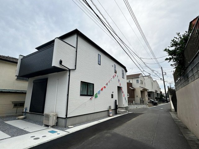 【前面道路含む現地写真】 | 富士見市山室2丁目　新築一戸建住宅　全2棟　(ふじみ野店) | 第一種低層住居専用地域の落ち着いた住環境です。
周辺環境も併せてご案内いたします。
お気軽にお問い合わせください！