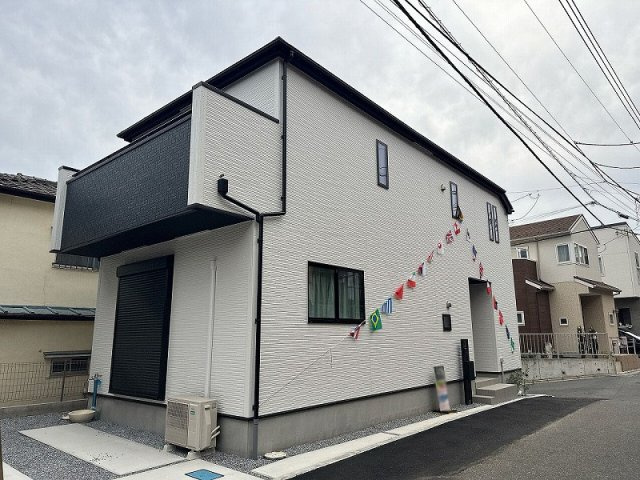 【区画図】 | 富士見市山室2丁目　新築一戸建住宅　全2棟　(ふじみ野店) | 大型ショッピング施設「ららぽーと富士見」まで徒歩4分でアクセス可能！
近辺には保育施設や公園があり子育て環境も良好です。