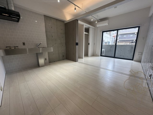 アクアスイート南森町の居間・リビング
