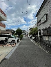 売地　（川崎区渡田東町）の前面道路含む現地写真