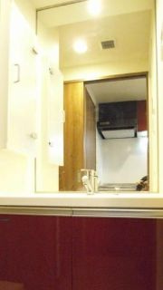 【独立洗面台】 | ソレイユ蔵前 | 独立洗面台、小物を置くことができて便利です