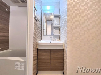 【独立洗面台】 | S-RESIDENCE上飯田West | 独立洗面台、小物を置くことができて便利です