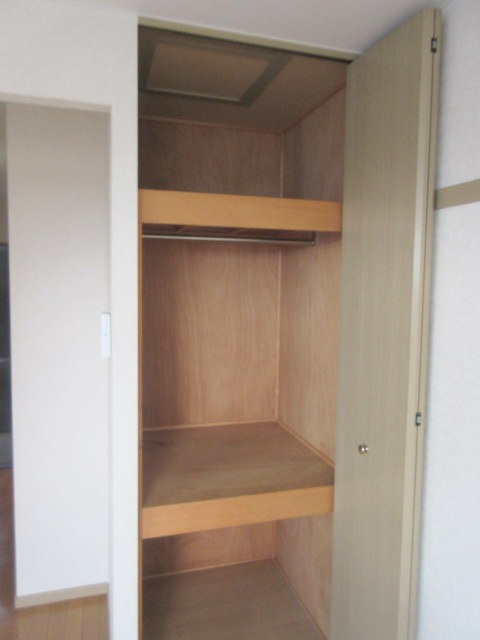 ハイツ飯田の収納|高さと奥行きのある収納