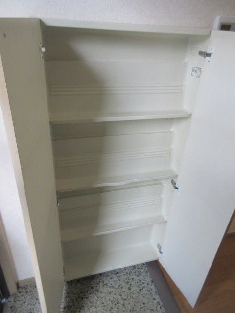 ハイツ飯田の玄関|玄関にはシューズボックスあり