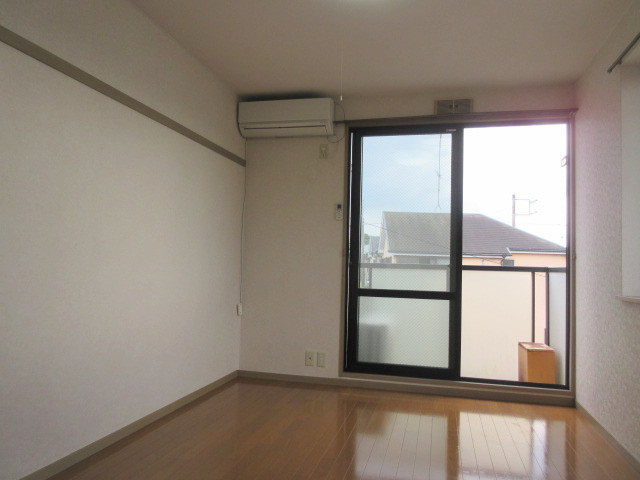 ハイツ飯田の居間・リビング