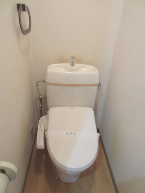 ハイツ飯田のトイレ|トイレは嬉しい温水洗浄便座