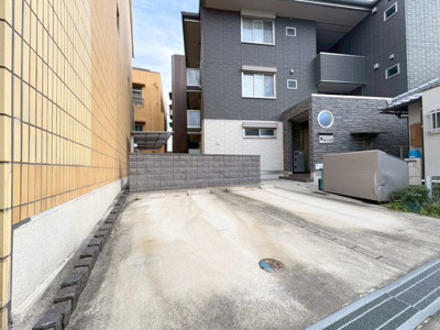 【駐車場】 | グリュック片山