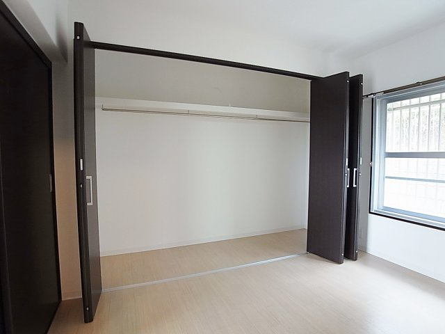 ロイヤルマンション1号棟の収納|大容量のクローゼット完備