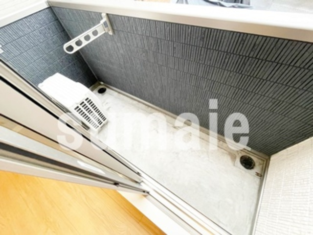 アクシーズ新都心のバルコニー|明るいバルコニーです。