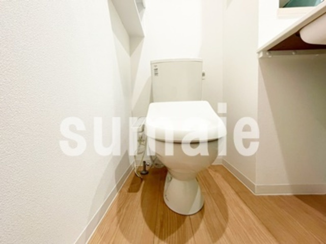 アクシーズ新都心のトイレ|明るいトイレです。