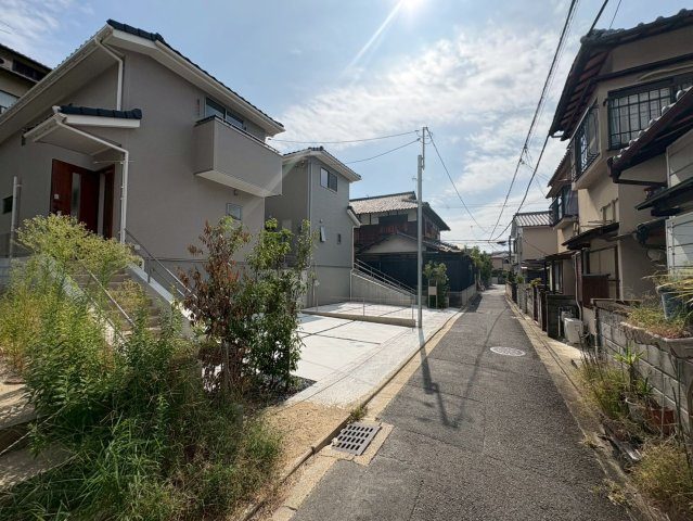 京都市伏見区深草願城町43-2の前面道路含む現地写真