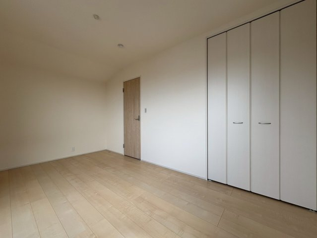 京都市伏見区深草願城町43-2の洋室