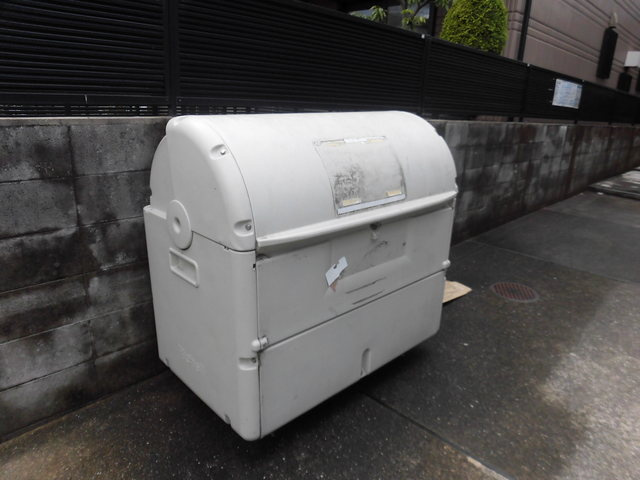 敷地内ゴミ置き場です